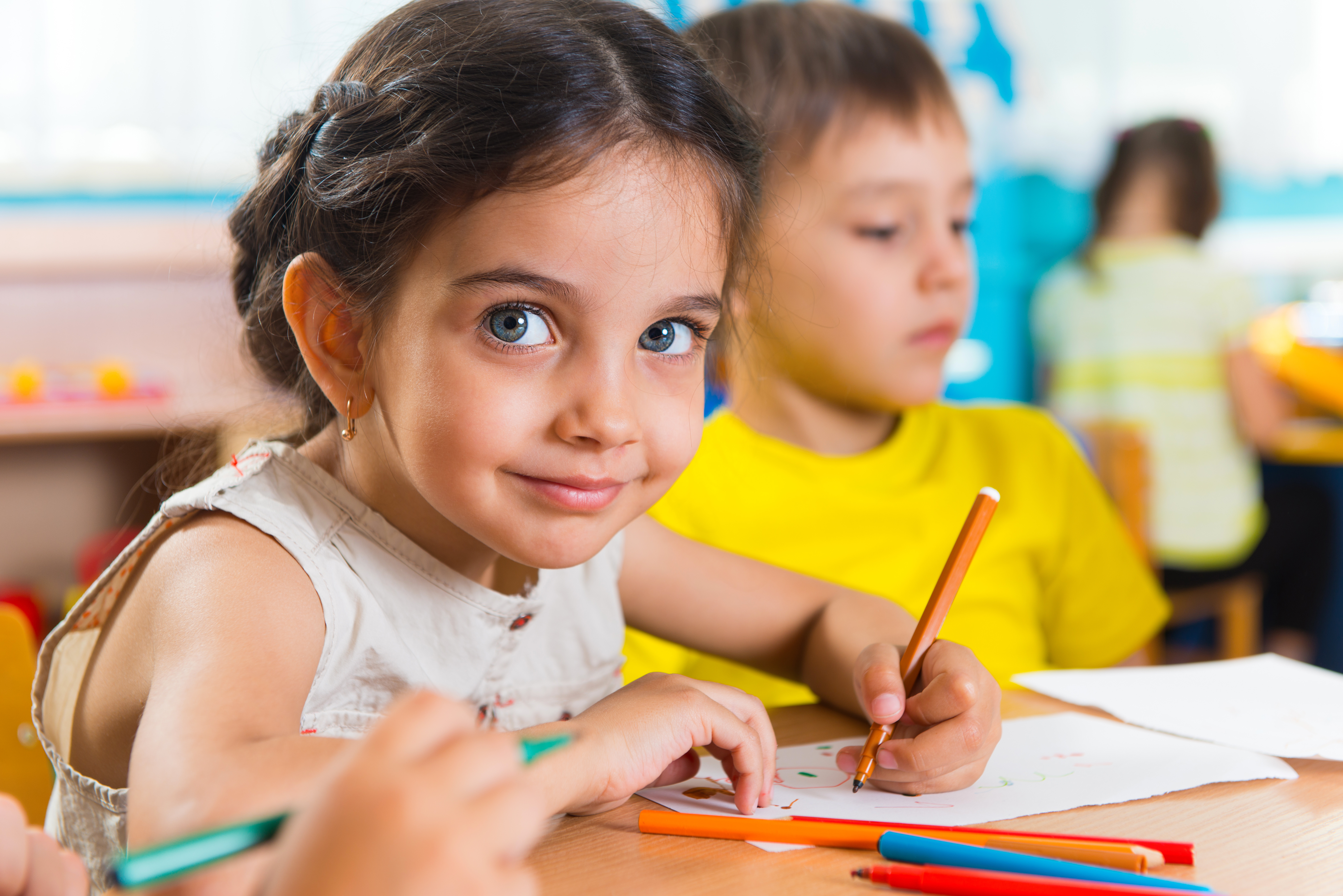 Little school children. Школьник и дошкольник. Дети 5-6 лет. Занятия для детей. Дети дошкольники.